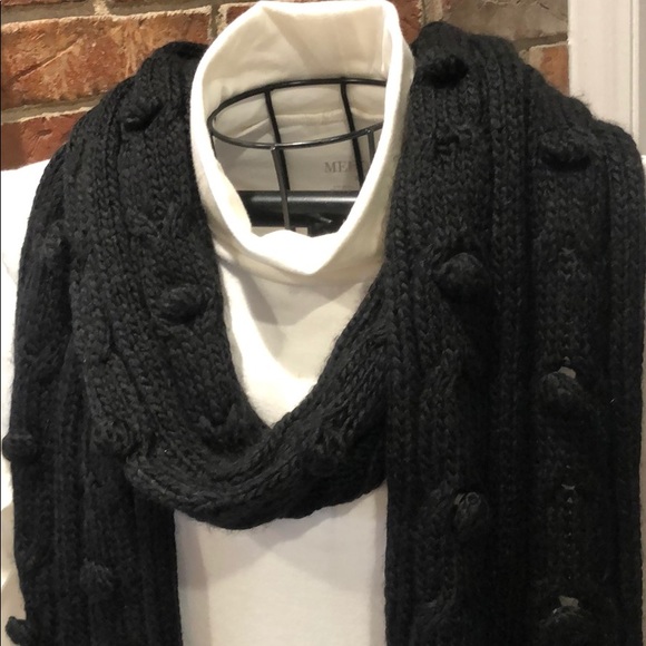 Old Navy Knitted Scarf - Picture 1 of 6